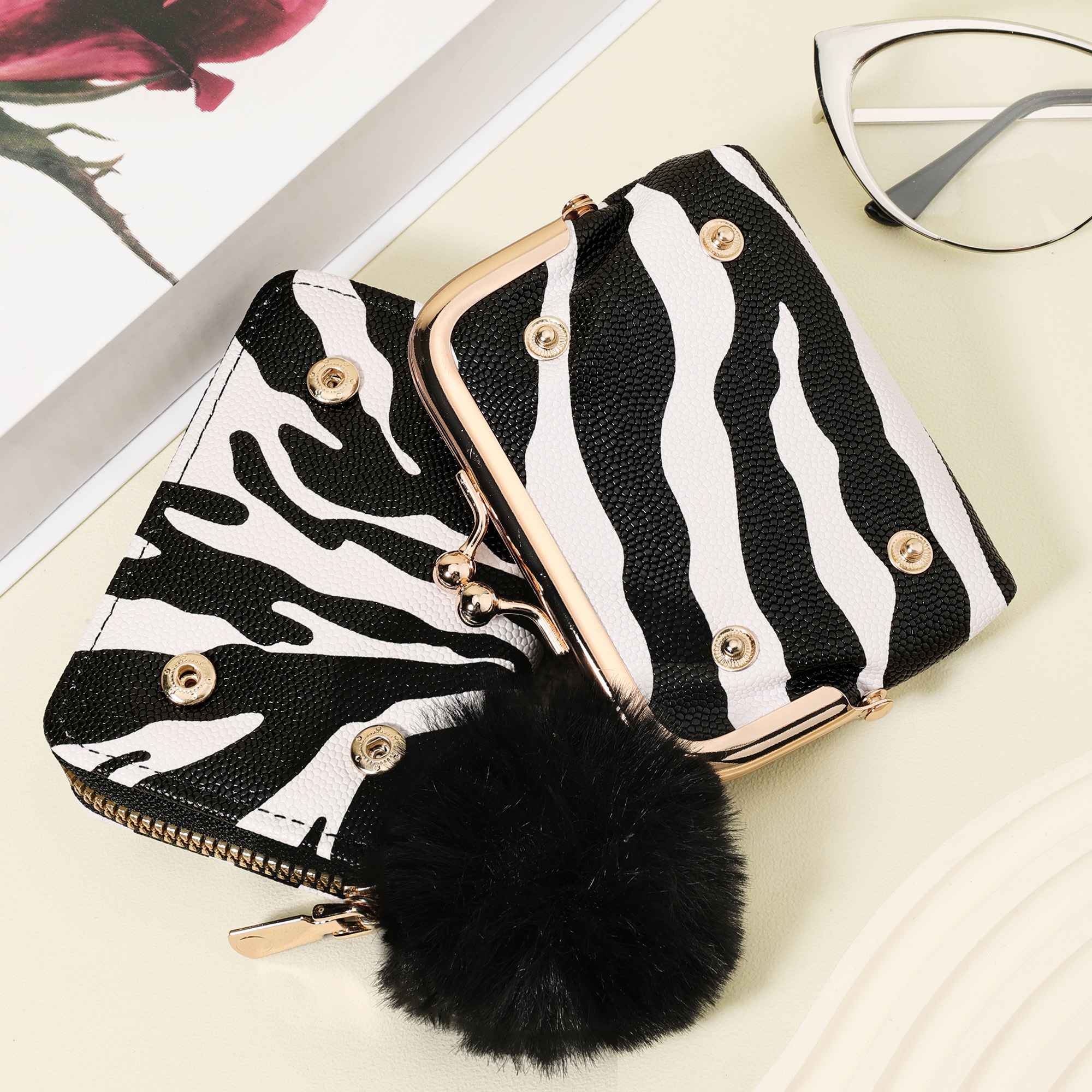 Fashionable zebra print coin w - Zebra Tablet Accessories のレビューと価格