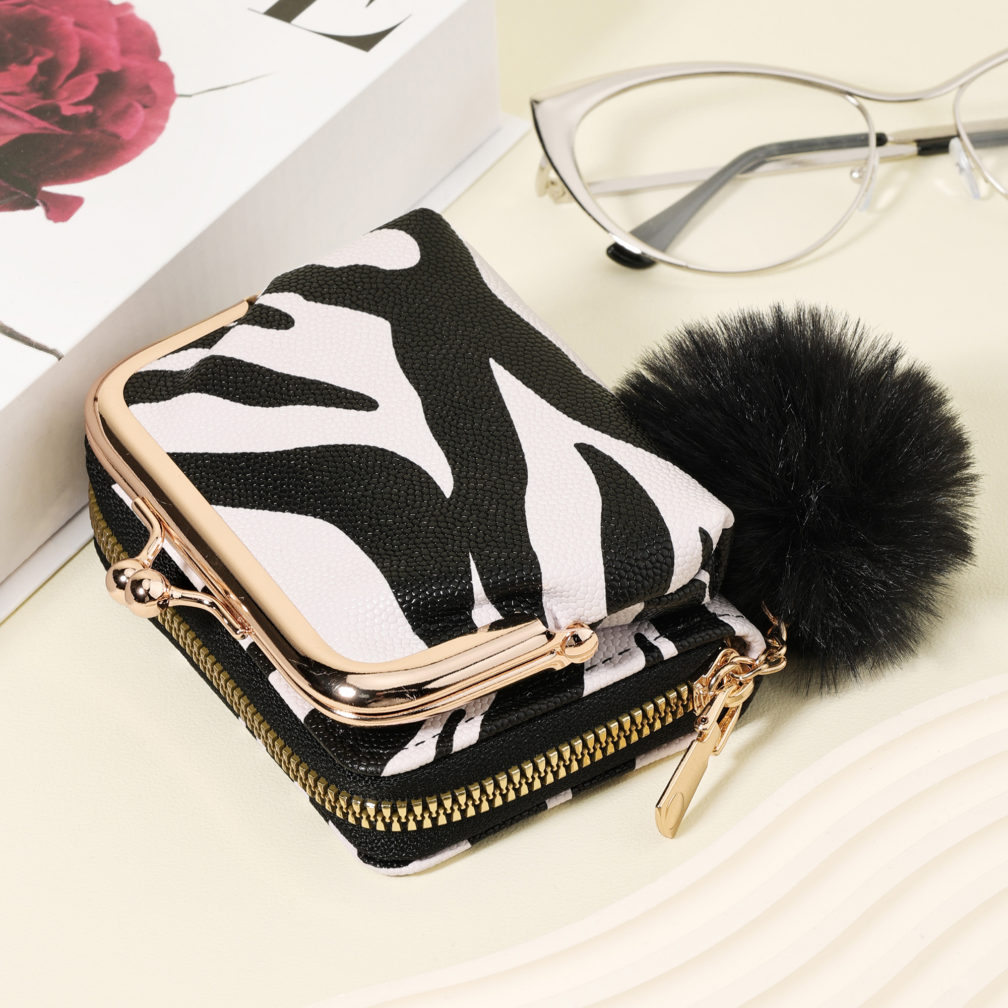 Fashionable zebra print coin w - Zebra Tablet Accessories のレビューと価格